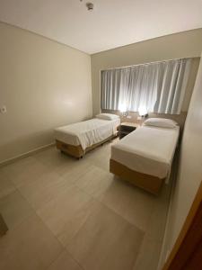 En eller flere senge i et værelse på Salinas Park Resort