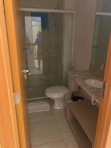 Et badeværelse på Salinas Park Resort