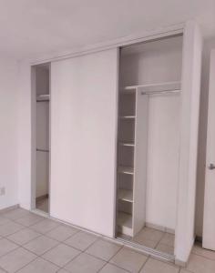 a room with two closets with shelves and a mirror at Céntrico León Guanajuato México in Sofía