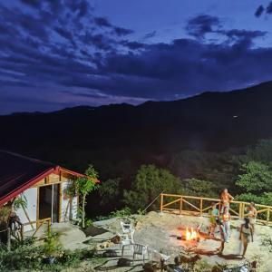 Photo de la galerie de l'établissement El Eden Glamping cabañas Girardot, à Girardot