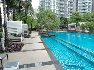 Bazén v ubytování Teega 4Pax Stylish Comfort Studio Netflix BySTAY nebo v jeho okolí