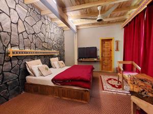 A bed or beds in a room at Das-e-Basi