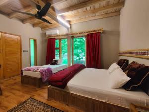 A bed or beds in a room at Das-e-Basi Még 37 kép