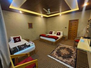 A bed or beds in a room at Das-e-Basi