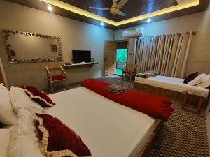 A bed or beds in a room at Das-e-Basi