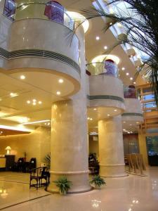 Preddverje oz. recepcija v nastanitvi Zhangjiagang Guomao Hotel + 37 fotografij