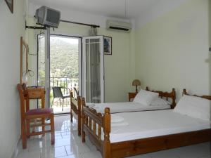 Posteľ alebo postele v izbe v ubytovaní Logara's Apartments