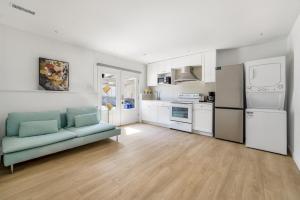 a living room with a couch and a kitchen at Luxury 1BD Cozy Retreat in Burnaby