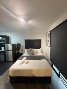 a bedroom with a large bed with a ceiling at Bankstown Motel 10 in Bankstown