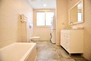 Ảnh trong thư viện ảnh của אירופה בוטיק כנרת - דירת 3 חדרי שינה עם נוף ở Tiberias