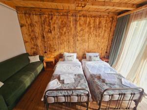 Φωτογραφία από το άλμπουμ του Korenishuli Veranda Wine Hotel 45 km from Tsageri σε Tsʼageri