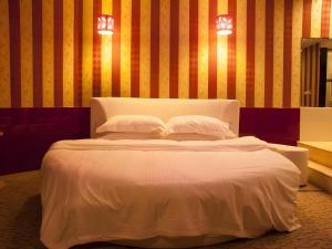 Ένα ή περισσότερα κρεβάτια σε δωμάτιο στο GreenTree Inn Wuhu Fangte Second Phase Nanxiang Wanshang Express Hotel