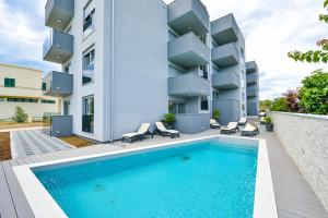 Bazén v ubytování Apartments Sun Resort Nikolina nebo v jeho okolí