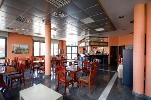 ห้องอาหารหรือที่รับประทานอาหารของ Hotel Los 5 Pinos