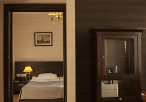 Postel nebo postele na pokoji v ubytování Vedensky Hotel