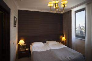 Postel nebo postele na pokoji v ubytování Vedensky Hotel