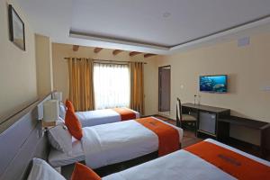 Postel nebo postele na pokoji v ubytování Hotel Jay Suites + 37 fotografií