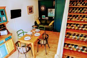 Posezení v ubytování House with terrace and beach access on foot