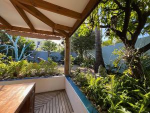 Maison HenouにあるVilla les Arbres Bleus à La Saline les bains proche lagonのギャラリーの写真