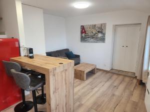 Rue du Vieux Château - Beau F2 avec Vue Mer Exceptionnelle - Refait a neuf廚房或簡易廚房