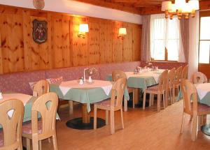 
Ein Restaurant oder anderes Speiselokal in der Unterkunft Gasthof Murtalerhof 
