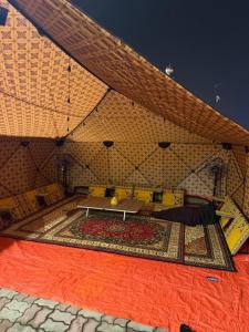 a tent with a table in the middle of it at استراحه سهل ايوب in Salalah