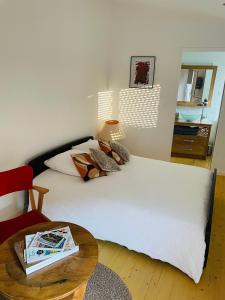 Ένα ή περισσότερα κρεβάτια σε δωμάτιο στο Chambre cosy dans le Centre de Blaye - clim & WiFi