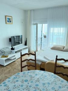 a living room with two beds and a television at Villa Janja in Šilo