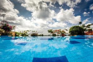 Swimming pool sa o malapit sa ASTON Niu Manokwari Hotel & Conference Center