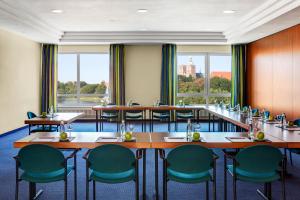 The business area and/or conference room at IntercityHotel Stralsund