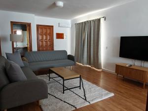 Телевизор и/или развлекательный центр в Apartamentos San Marcial