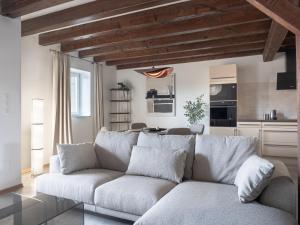 O bucătărie sau chicinetă la Jardin Secret - Maison 80 m2, jardin privé & parking, début Route des Vins +8 fotografii