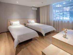 Postel nebo postele na pokoji v ubytování Jinjiang Inn Tianshui Chunfeng Road Wanda Plaza + 98 fotografií