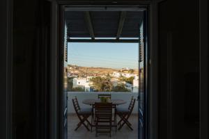 Balkón nebo terasa v ubytování Arpistis apartments koufonisia