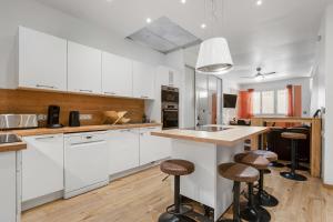 Kuchyň nebo kuchyňský kout v ubytování Nomad AMBRE & Nomad ARGILE Chambres double avec SDB partagée - Nomad Home