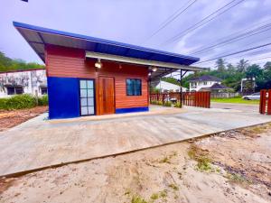 a small house with a red and blue roof at Lamai Home 3 in Ko Yao Noi +10 photos