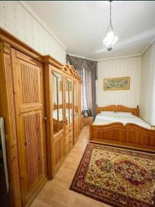 Giường trong phòng chung tại Апартаменты целиком 3-х комнатная квартира в центре Одессы