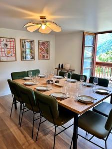 a large wooden table with chairs and wine glasses at Maison Lajouanie, 10 pers, Orelle, Val Thorens, bike in Saint-André