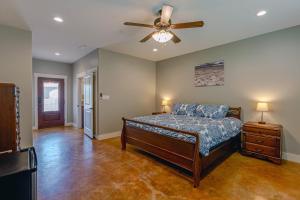 a bedroom with a bed and a ceiling fan at Retreat Abilene A Retreat Dfw Experience in Ovalo +36 photos