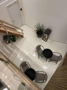 a room with a table and chairs on a tiled floor at Au bât Tournai chambre zen in Tournai