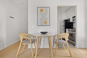 Nhà bếp/bếp nhỏ tại Tribeca Studio w Gym Pool NYC-245