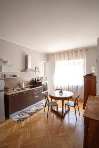 Kuchyň nebo kuchyňský kout v ubytování Balti50, lovely house in Turin