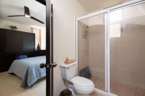 Un baño de Vista Del Arco