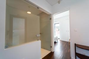 a room with a sliding glass door and a mirror at Oceanside Village 4 in Lagoa +13 photos