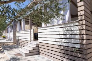 a wooden fence on the side of a house at Mobile Home Drage in Drage