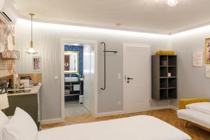 Postel nebo postele na pokoji v ubytování Vienna Hideaways - Boutique Stay with Secret Courtyard Access