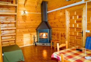 Fotografie z fotogalerie ubytování Cabaña de Madera la Encina v destinaci Burunchel