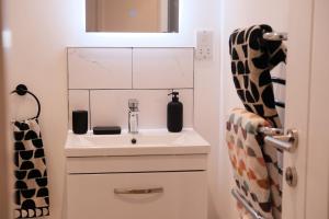Gambar di galeri bagi Stylish, Luxury Apt - Sleeps 4 di Southampton +28 gambar