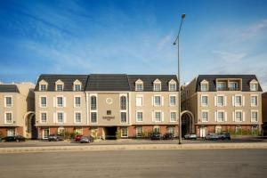 a large building on the side of a street at Riyadh Comfort Stay - Luxury الملقا Almalqa in Riyadh