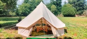 Taman di luar glamping de keroman